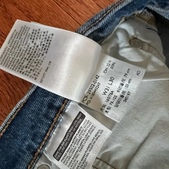 Levi’s 501 s Women’s Classic Blue Button-Fly Denim Jeans - Picture 11 of 11